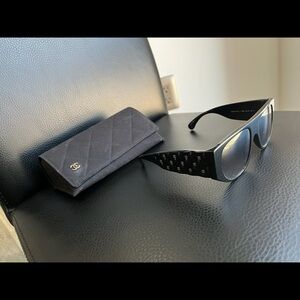 CHANEL Quilted Pilot Sunglasses 71465 S0116 – Black/Gold